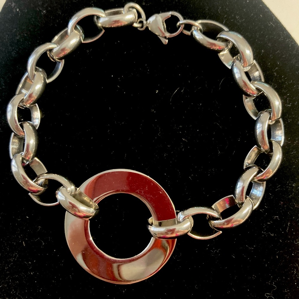 Stainless Steel Chunky Circular Pendant Bracelet